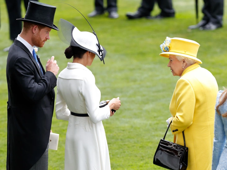 Принц Гарри, герцогиня Меган и Елизавета II на Королевских скачках в Аскоте, 19 июня 2018