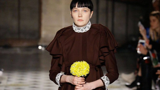 Кто такая Лотта Волкова и почему ее обвиняют в скандале с Balenciaga