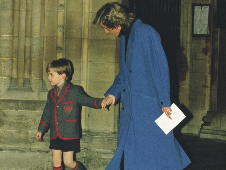 Уильям и Диана на рождественском концерте лондонской церкви Святой Марии Эбботс в Кенсингтоне, 15 декабря 1987