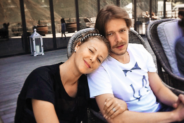 Жена Ефремова отвернулась от него после его падения из окна: «У меня больше нет мужа!»