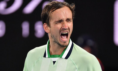 У Даниила Медведева сдали нервы, и он наорал на судью в полуфинале Australian Open: «Ты тупой?»