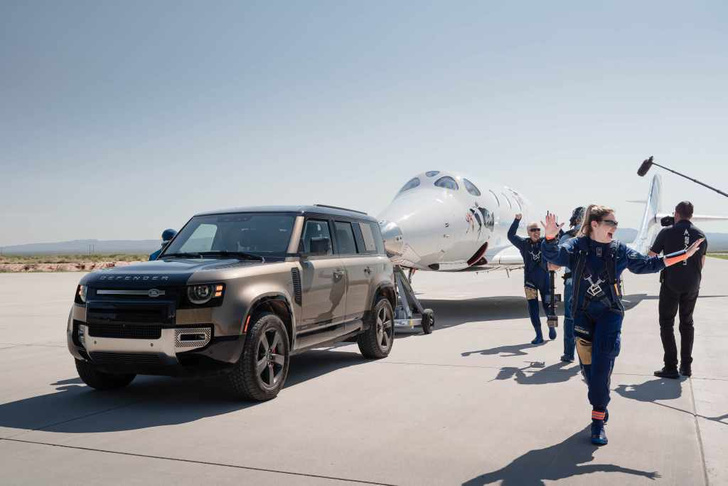 Land Rover поддержал первый космический полет Virgin Galactic