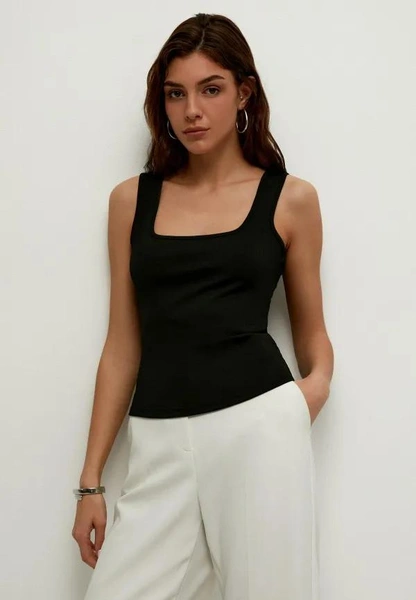 Топ ZarinaЦена: 999 руб.Где купить: lamoda.ru