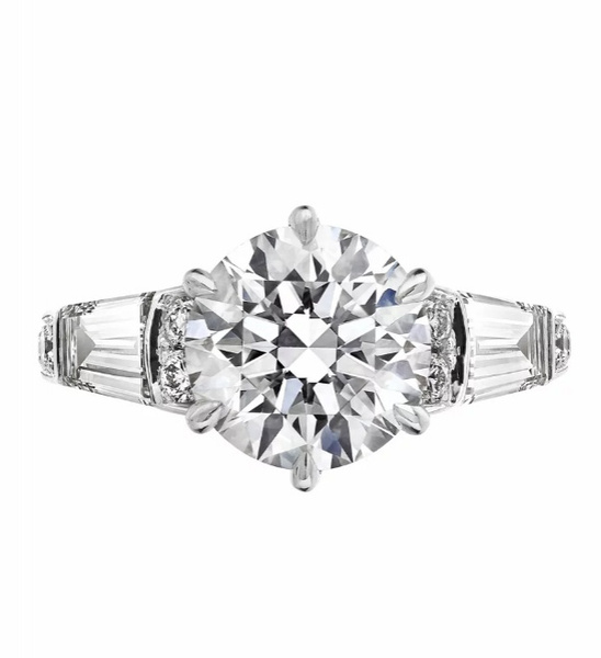 Как обручальное кольцо принцессы Беатрис связано с Меган Маркл
