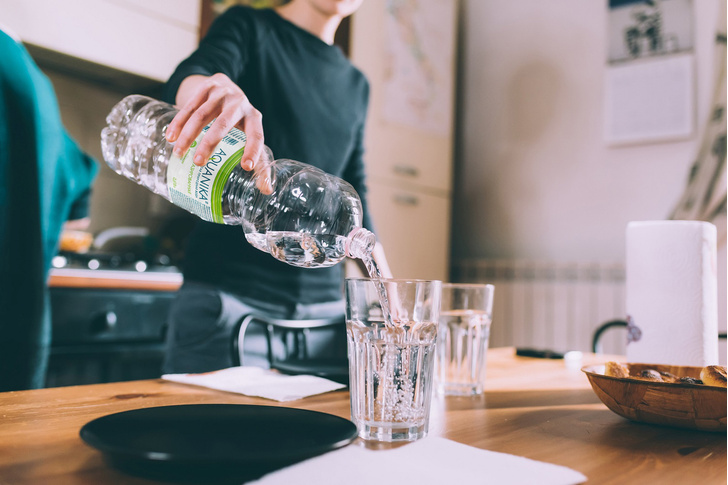 Почему полезно пить воду и как наладить питьевой режим