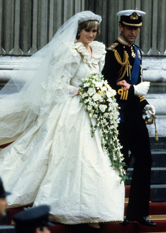 Самые неудачные свадебные наряды звезд: нелепая шляпа Селин Дион и платье-торт принцессы Дианы