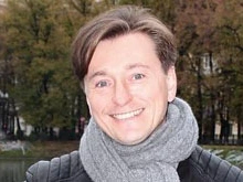 Дочь Сергея Безрукова сопровождает его на съемках