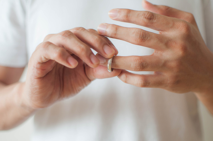 Развод и девичья фамилия: как поддержать мужчину в тяжелый период