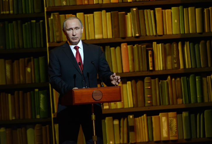 Владимир Путин ввел военное положение в четырех регионах России