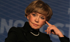 Жить вопреки: Вера Алентова борется с COVID-19 в той же больнице, где умер ее супруг