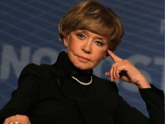 Жить вопреки: Вера Алентова борется с COVID-19 в той же больнице, где умер ее супруг