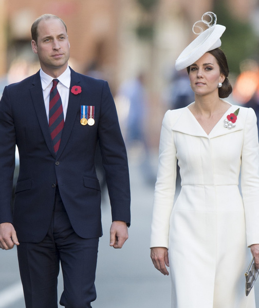 Кейт Миддлтон и принц Уильям стараются не проявлять чувства на публике, чтобы угодить Елизавете II