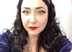 Лолита Милявская сверкнула грудью