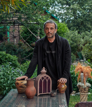 «Сад как конструктор, заниматься им можно бесконечно» — художник Никита Макаров о творчестве, времени и своей семье
