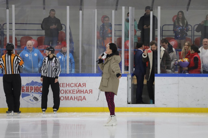 Певица Слава напишет гимн для женской сборной России по хоккею