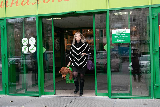 Блондинка, брюнетка и шатенка за рулем Volkswagen Tiguan