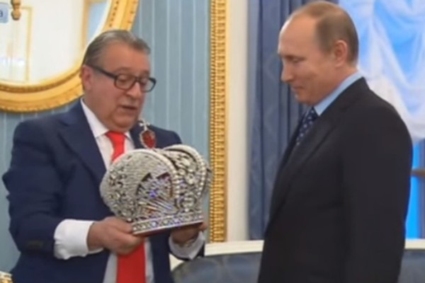 Геннадий Хазанов сделал президенту встречный подарок