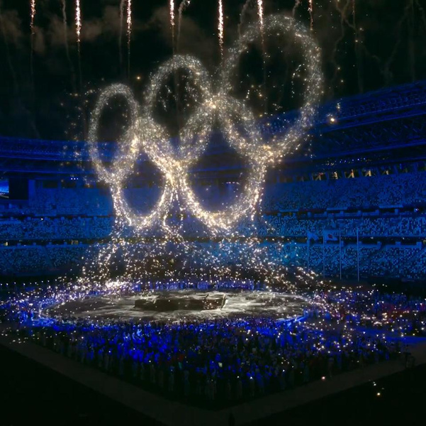 Слезы россиян, протестующий Токио: как прошло закрытие самой дорогой и странной Олимпиады