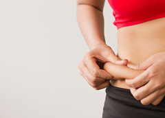 Без диеты: врач поделилась 5 советами избавления от жира на животе