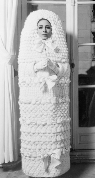 Ослепительная красота: свадебные платья звезд от Ива Сен-Лорана, которые вошли в историю