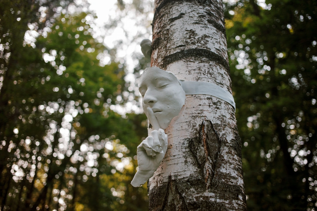 Инсталляция Маяны Насыбуловой. | Источник: Дом Творчества Переделкино