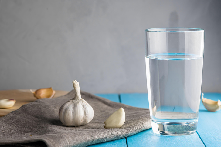 Что будет, если 2-3 раза в неделю пить чесночную воду? Объясняет врач