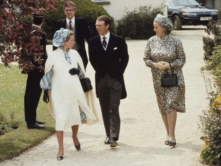 Принцесса Анна и ее муж Марк Филлипс в церкви Грейт-Сомерфорд в Уилтшире, 6 мая 1981