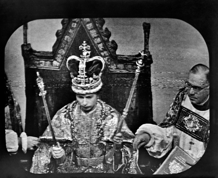 В золотом наследии предков: 6 регалий Карла III, которые он наденет на коронацию