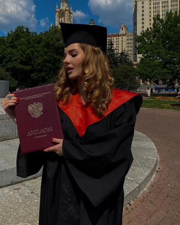 В копилке девушки красный диплом МГУ