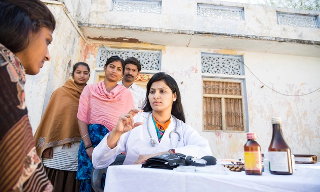 Богатым — «пятизвездочные» больницы, бедным — куркуму на рану: россиянка рассказала о медицине в Индии
