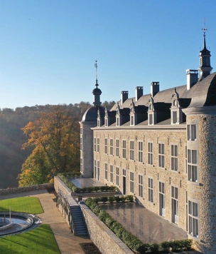 Отель Château de Mirwart в здании бывшего замка