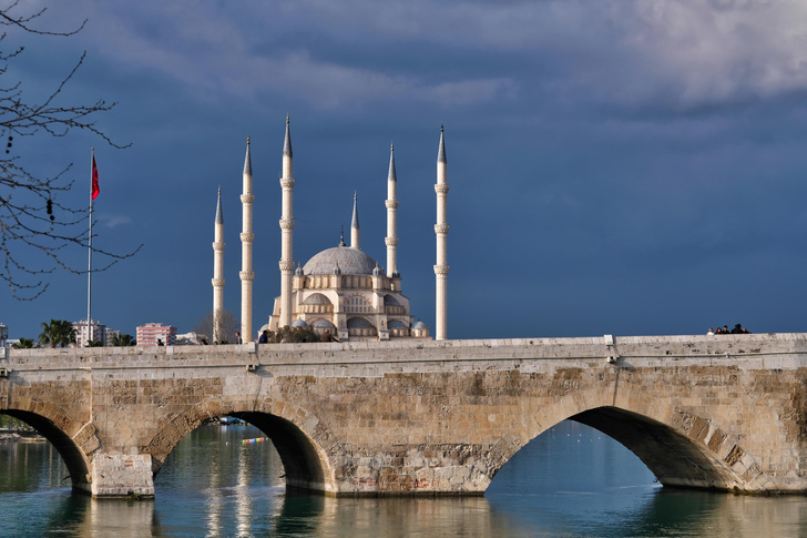 Мечеть Сабанджи в турецком городе Адана