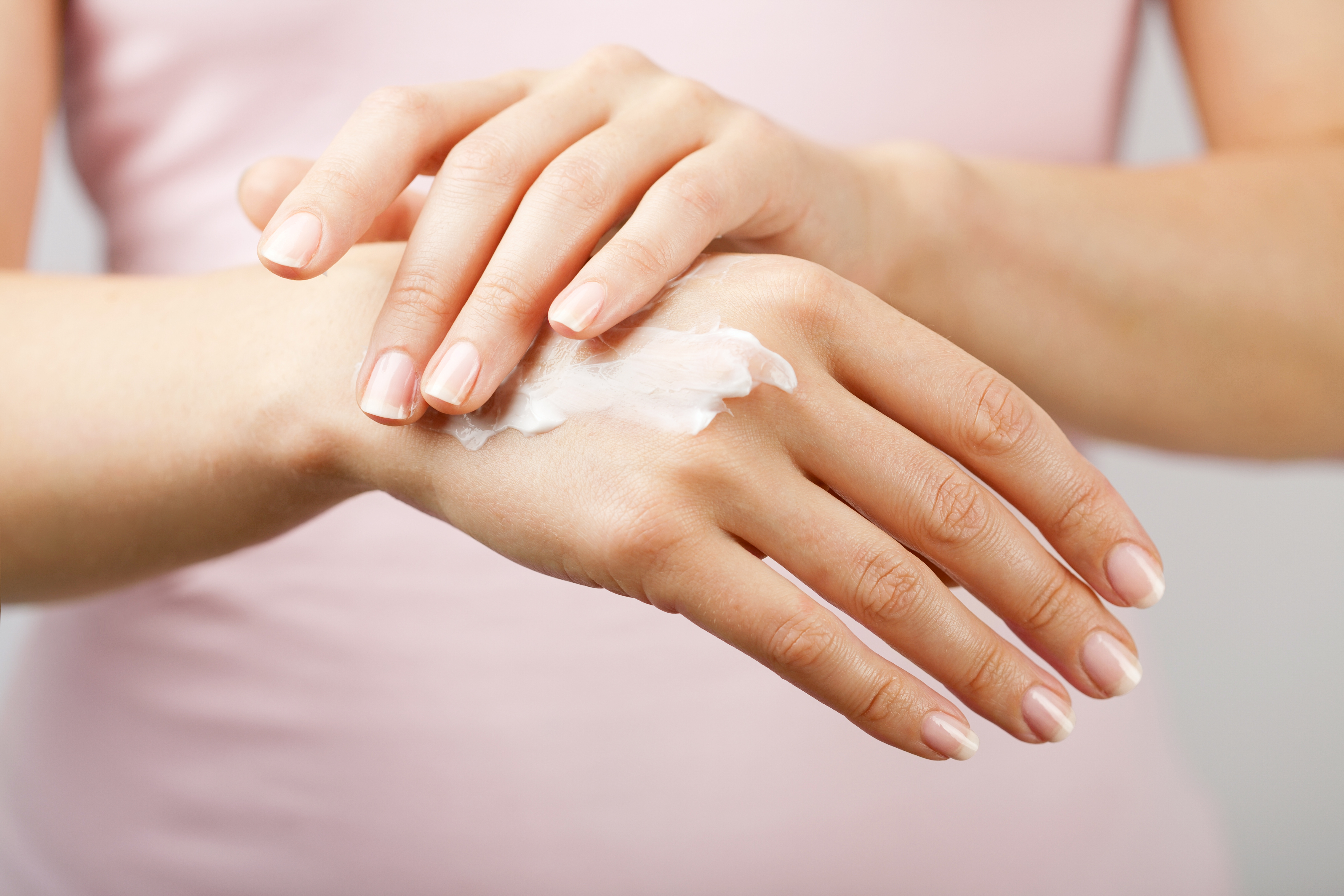 Почему крем для рук не помогает от шелушений?» | MARIECLAIRE