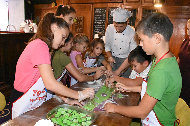Лепим пельмени на английском