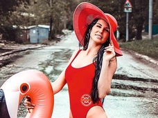 Жительница Саратова прославилась на всю страну, сделав фото в луже