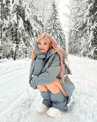 Фото №3 - Юбка-пуховик как у Кристины Ким из XO Team — новый модный тренд зимы 2022