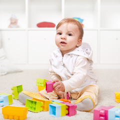 Играем и развиваемся: малыш от 7 до 9 месяцев