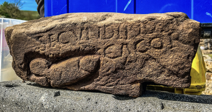 Конфликт в каменоломне: в Англии нашли вырезанный 1800 лет назад оскорбительный рисунок