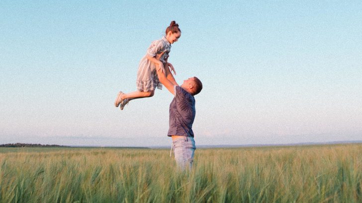 «Дочь недостаточно красива»: как отношение отца влияет на нашу самооценку