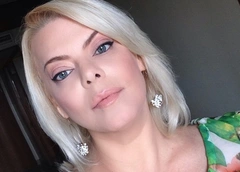Яна Поплавская едва не сорвалась с седьмого этажа
