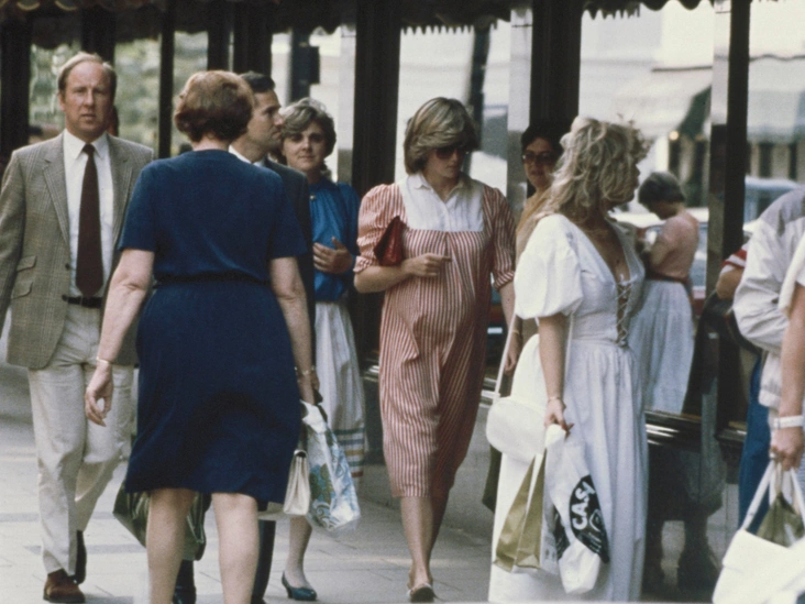 Принцесса Уэльская на шоппинге в Harrods во время первой беременности, 1982
