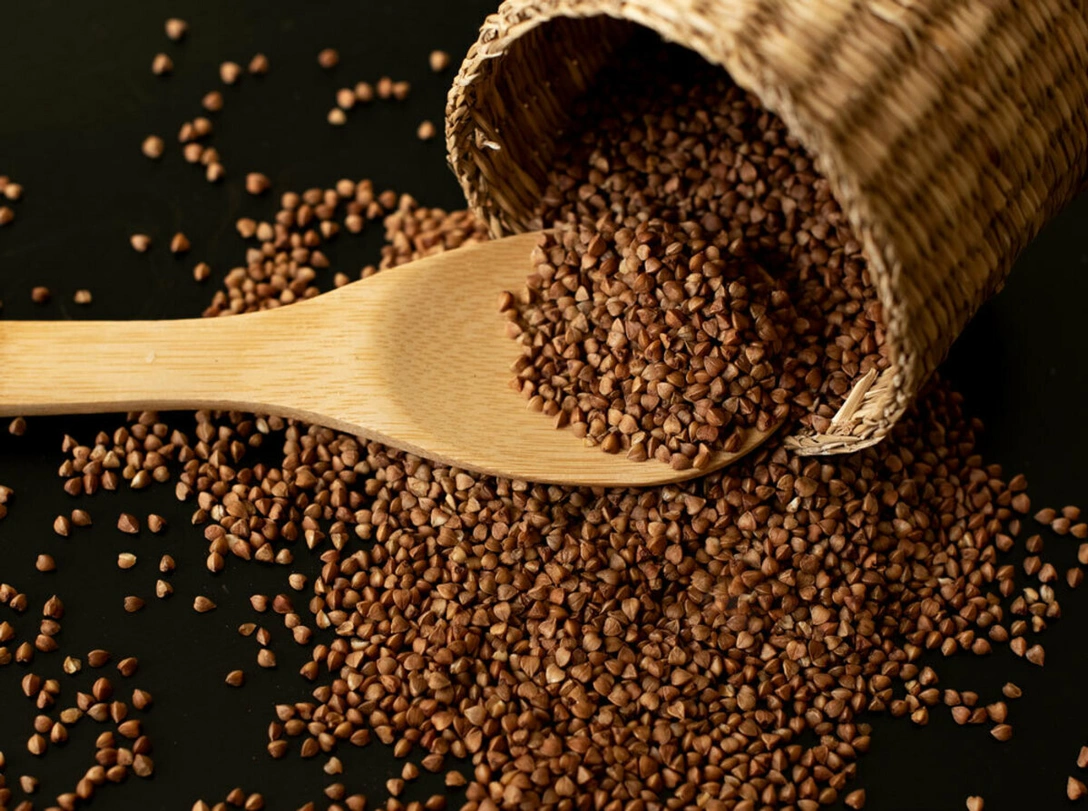 5 причин включить гречку в рацион (и один необычный рецепт) | marieclaire.ru