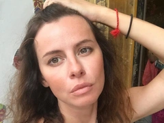 «Помятая, с морщинами и неидеальным овалом»: Оксана Лаврентьева принимает свой возраст