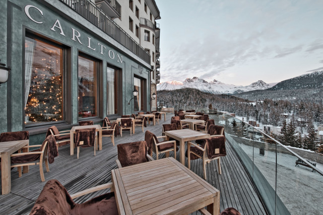 Фото №1 - Ледяной дворец из сказки: роскошный отель Carlton St. Moritz — идеальная локация для зимнего путешествия