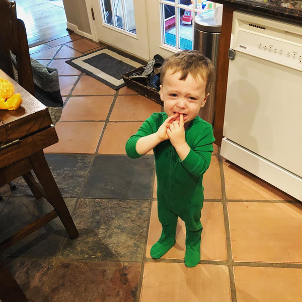 Почему ребенок плачет - фото