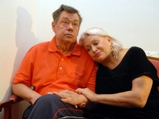 Людмила Поргина спасает Николая Караченцова