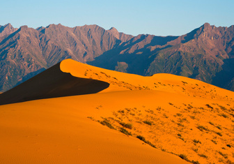 Чарские пески: одна из самых красивых и суровых пустынь России