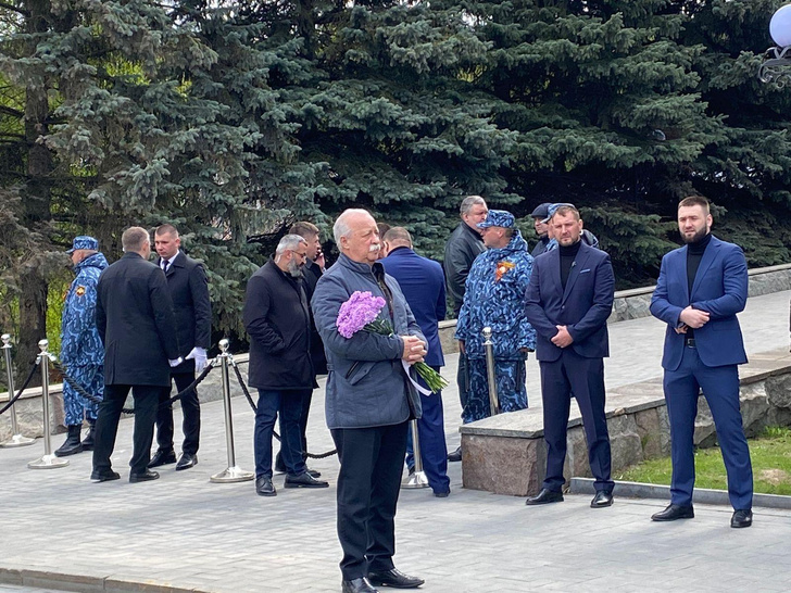 Похороны Валентина Юдашкина: репортаж с Троекуровского кладбища