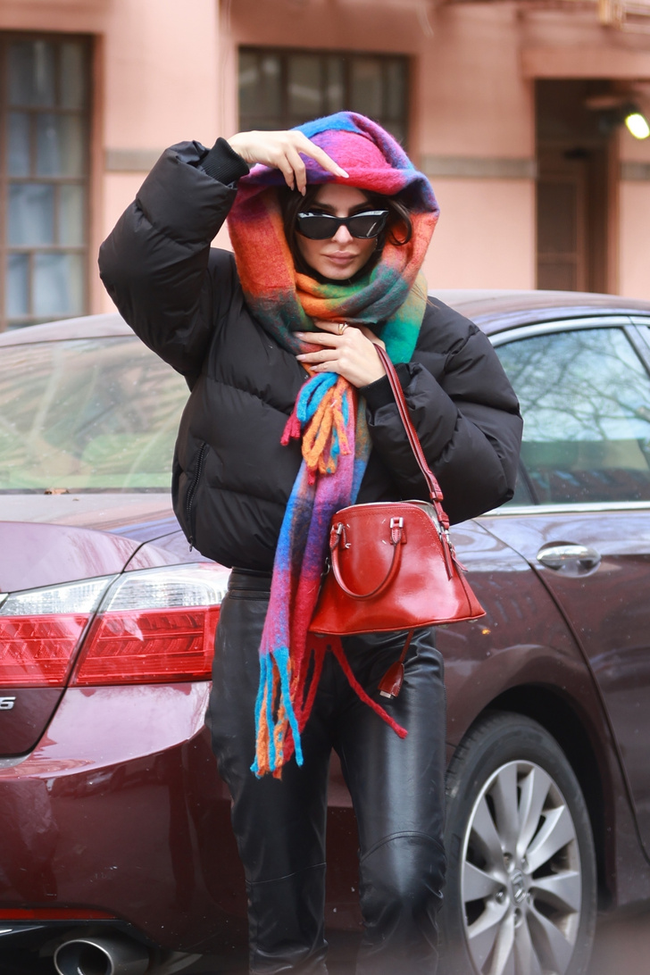 Клетчатый шарф, как у Эмили Ратаковски, по цене меньше 2000 рублей