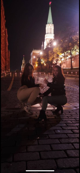 Порноактриса Рита Фокс спустила штаны на фоне Кремля и отправилась в камеру